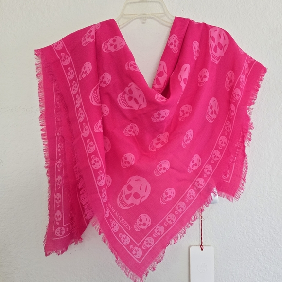 Alexander McQueen Accessories - Alexander McQueen Skull Wool Scarf Fuchsia